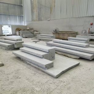 新疆 整石台阶（大面火烧+侧面自然面），出货前厂内拼装
