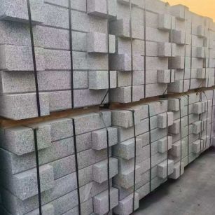 新疆 芝麻白路沿石