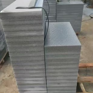 新疆 芝麻灰火烧面300*600*50地铺石材