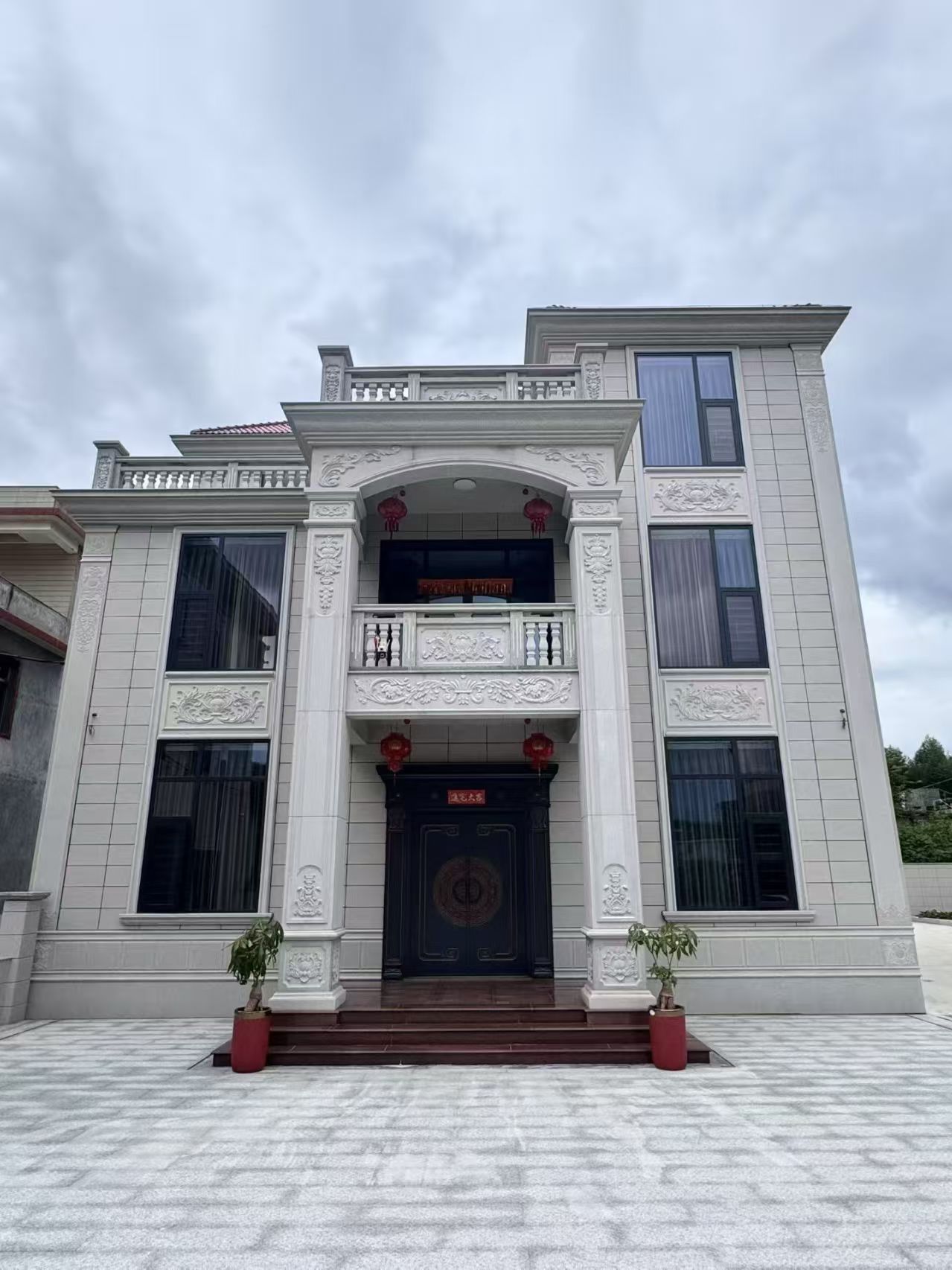 新疆 芝麻白石材别墅干挂案例展示