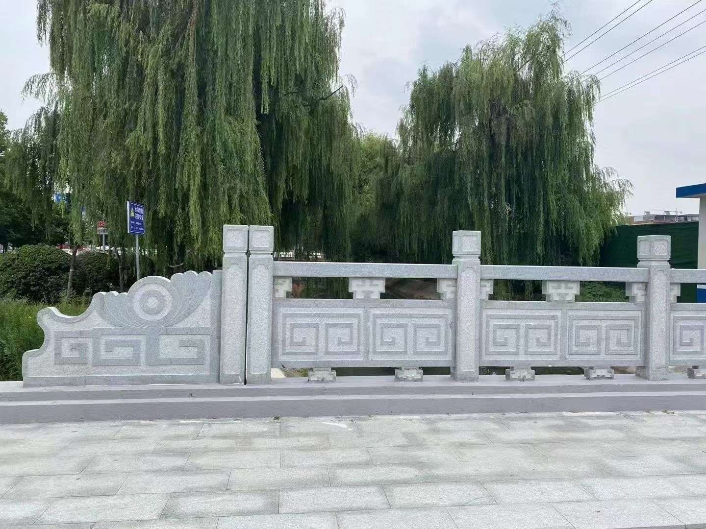 新疆 芝麻灰桥栏杆、河道栏杆安装效果