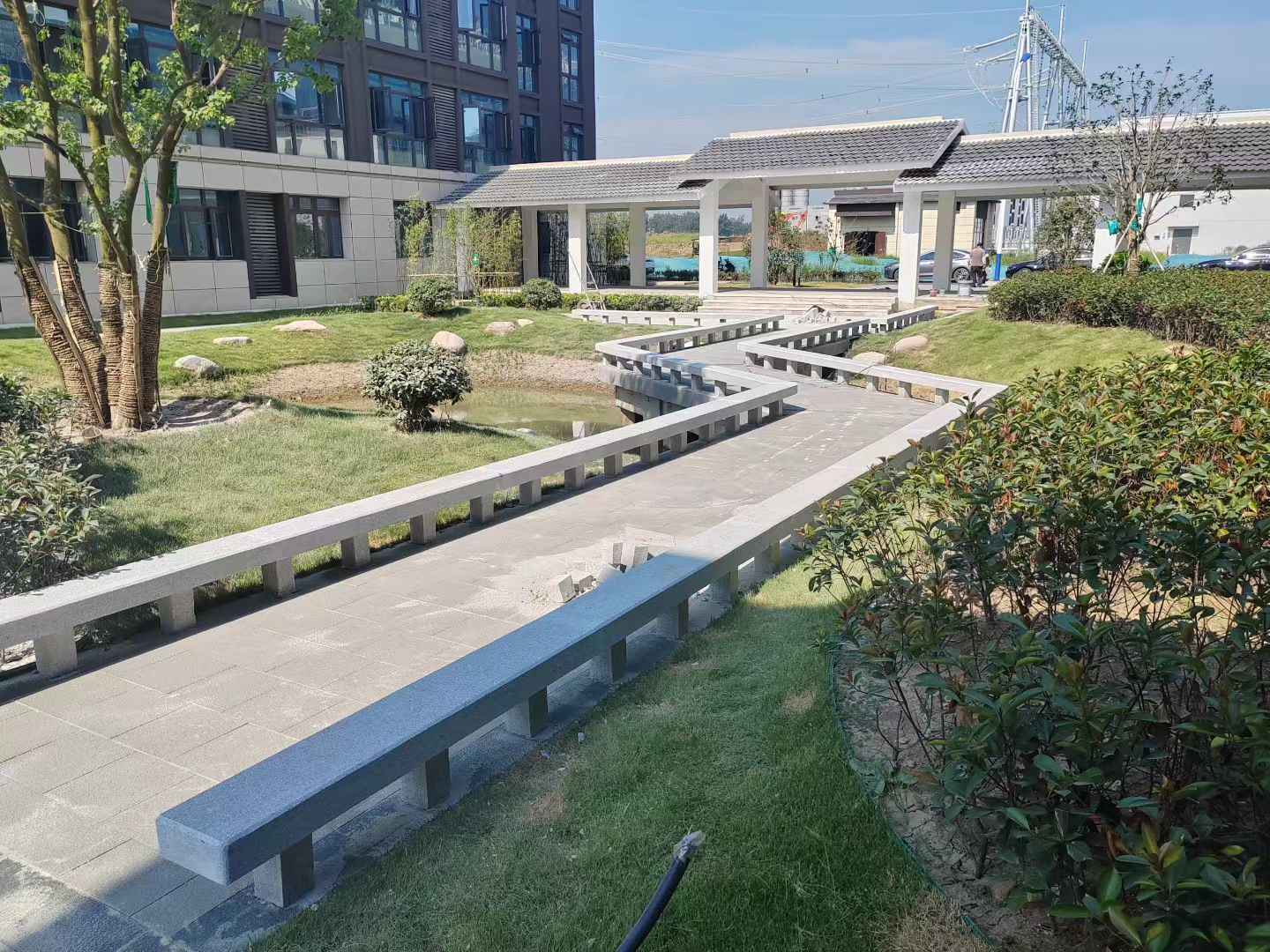 新疆 芝麻灰小区坐凳&栏杆安装效果