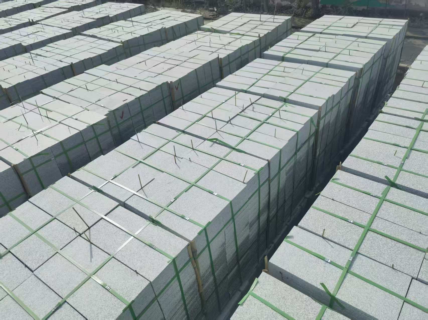 新疆 芝麻白1.8公分火烧300*600地铺，清仓大甩卖