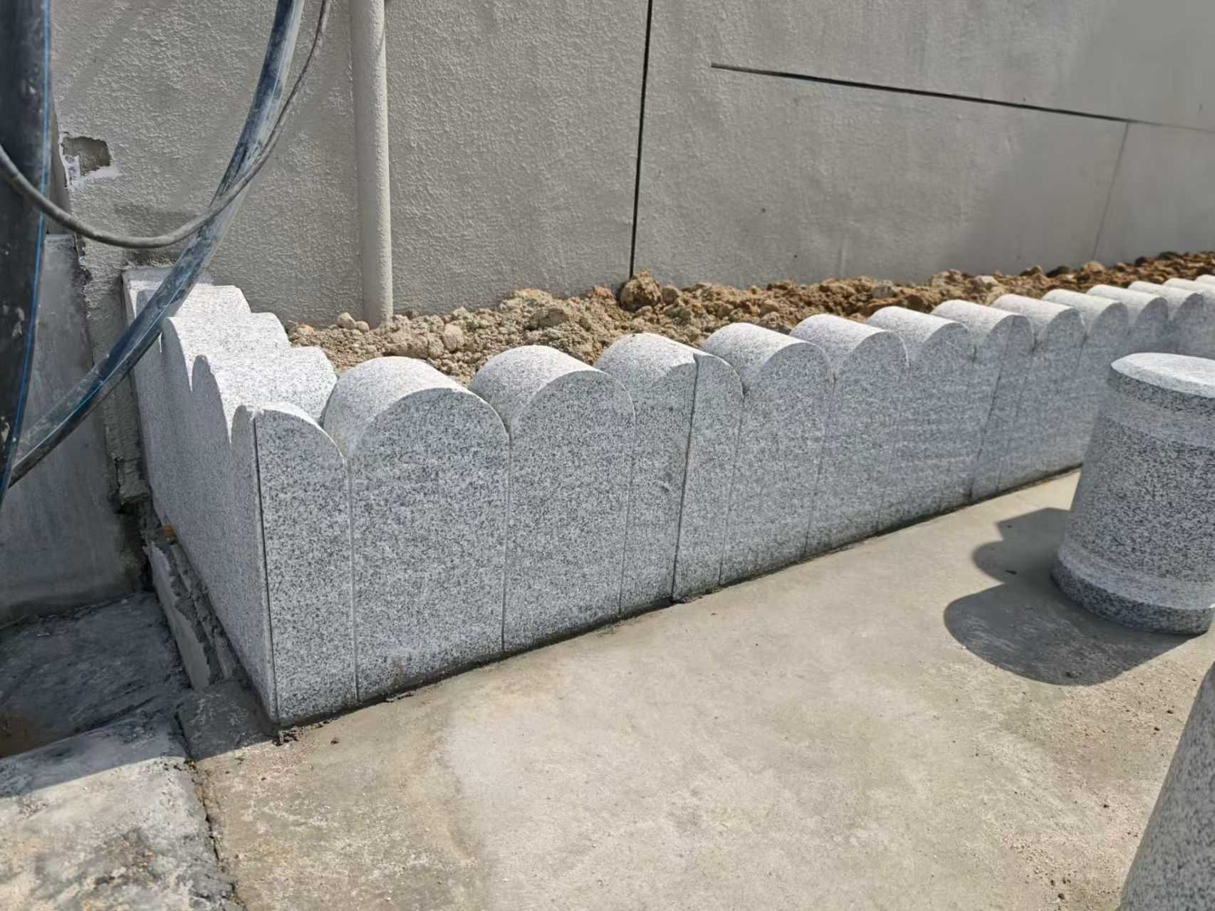 新疆 芝麻白花岗岩花边石铺装效果图