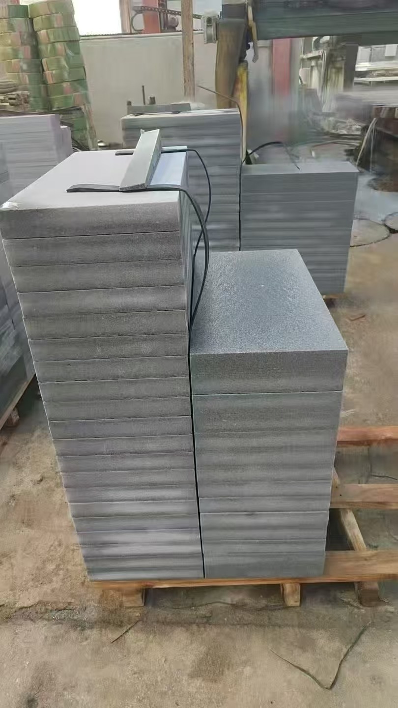 新疆 芝麻灰火烧面300*600*50地铺石材